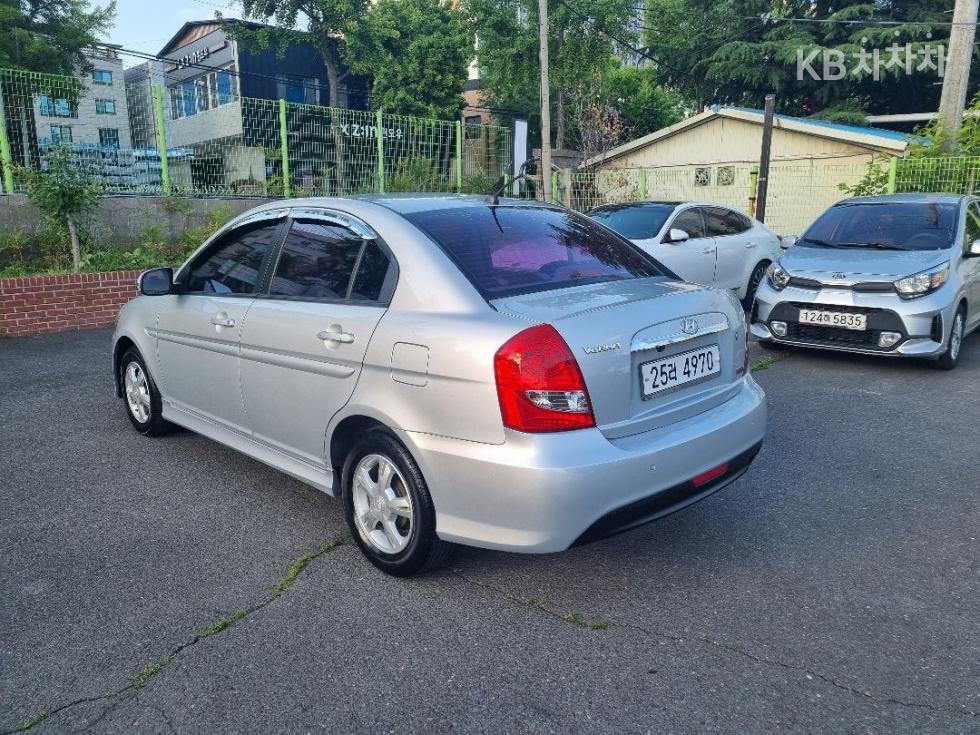 2011 - hyundai verna