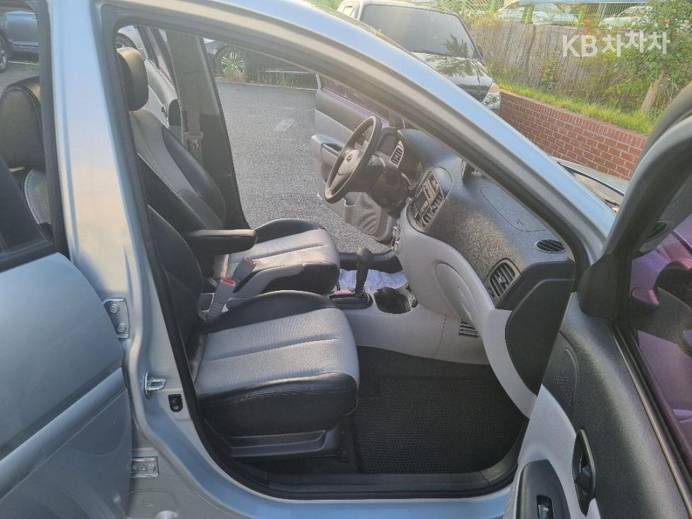 2011 - hyundai verna