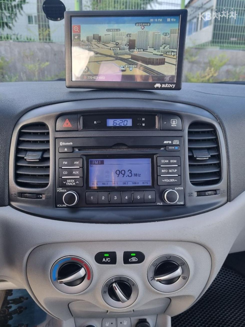 2011 - hyundai verna