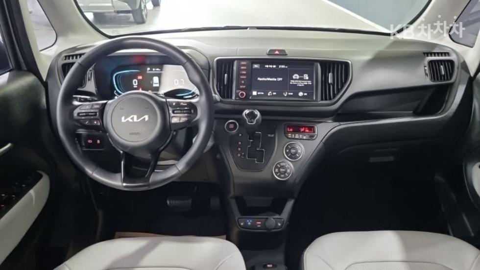 2025 - kia kia