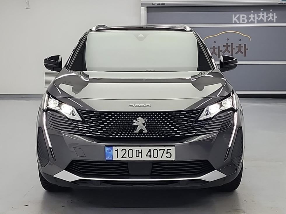 2022 Peugeot 5008 photo