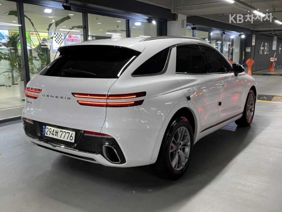 2023 Genesis GV70 photo