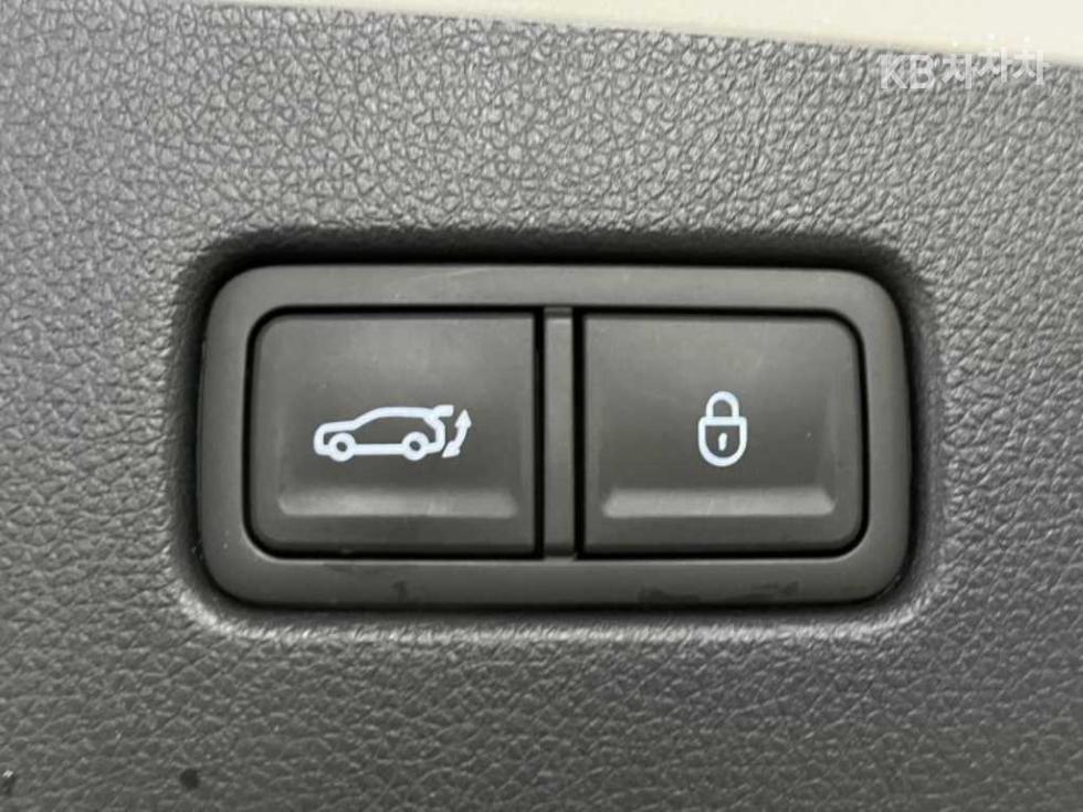 2023 Genesis GV70 photo