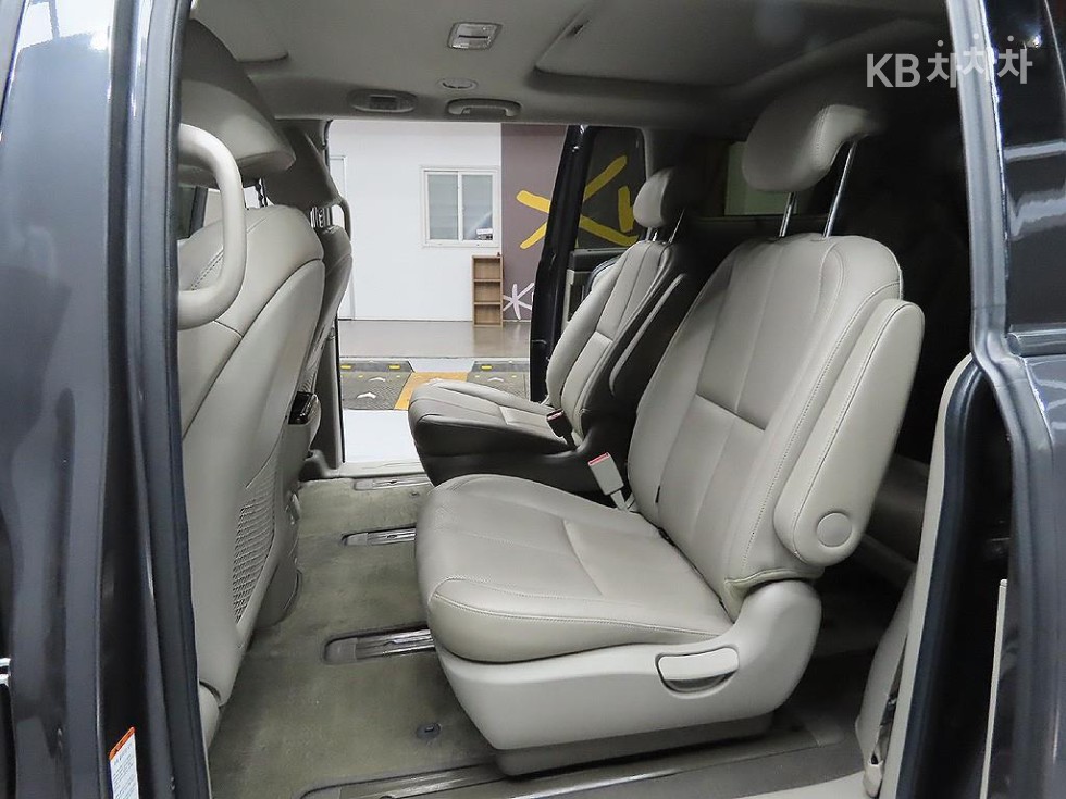 2018 - kia carnival