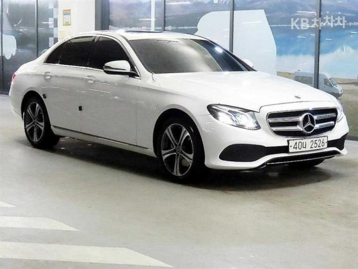 Mercedes-Benz E-Class W213 E220d Avantgarde