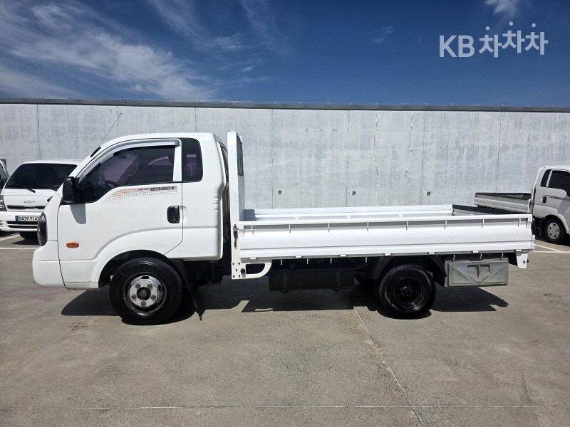 2012 - kia bongo iii