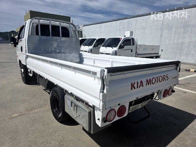 2012 - kia bongo iii