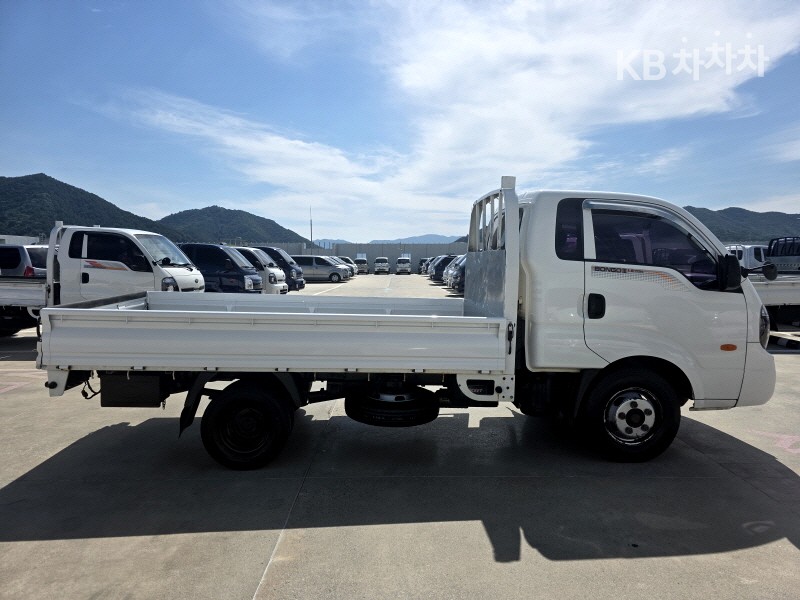 2012 - kia bongo iii