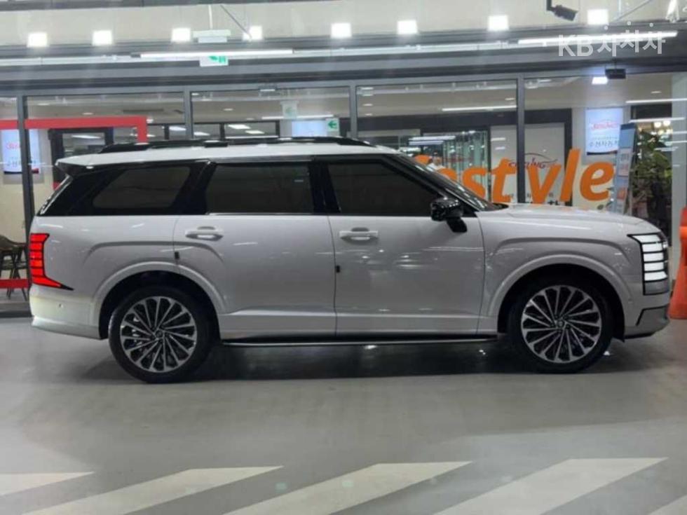 2025 Hyundai Used Car photo