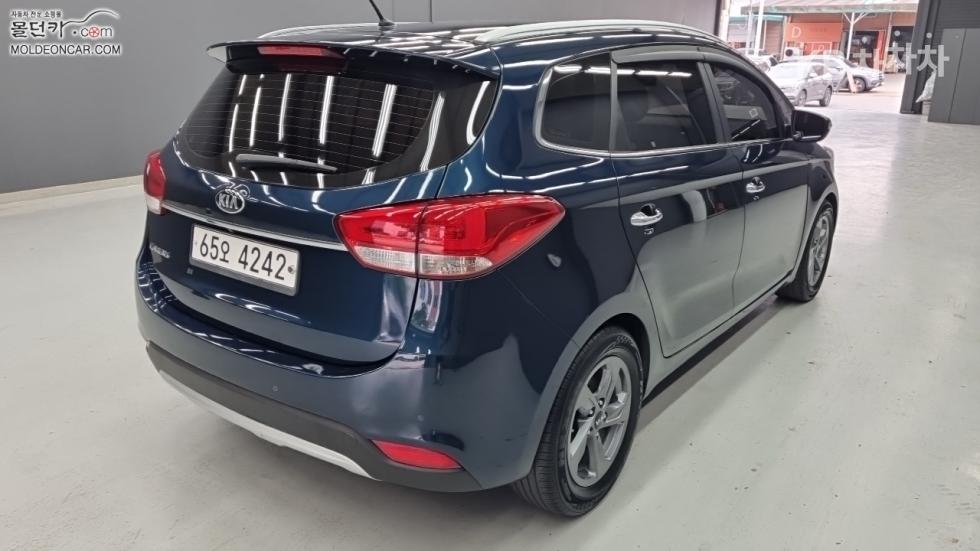 2017 - kia carens