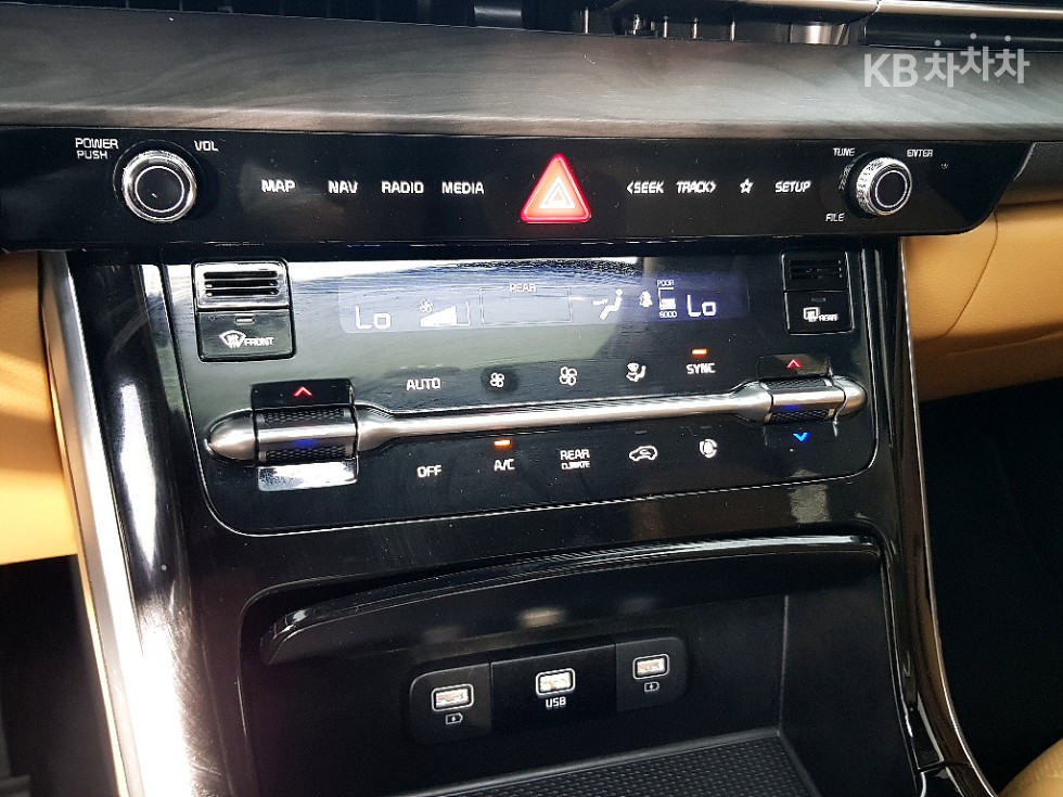 Kia Carnival — miniaturë 11