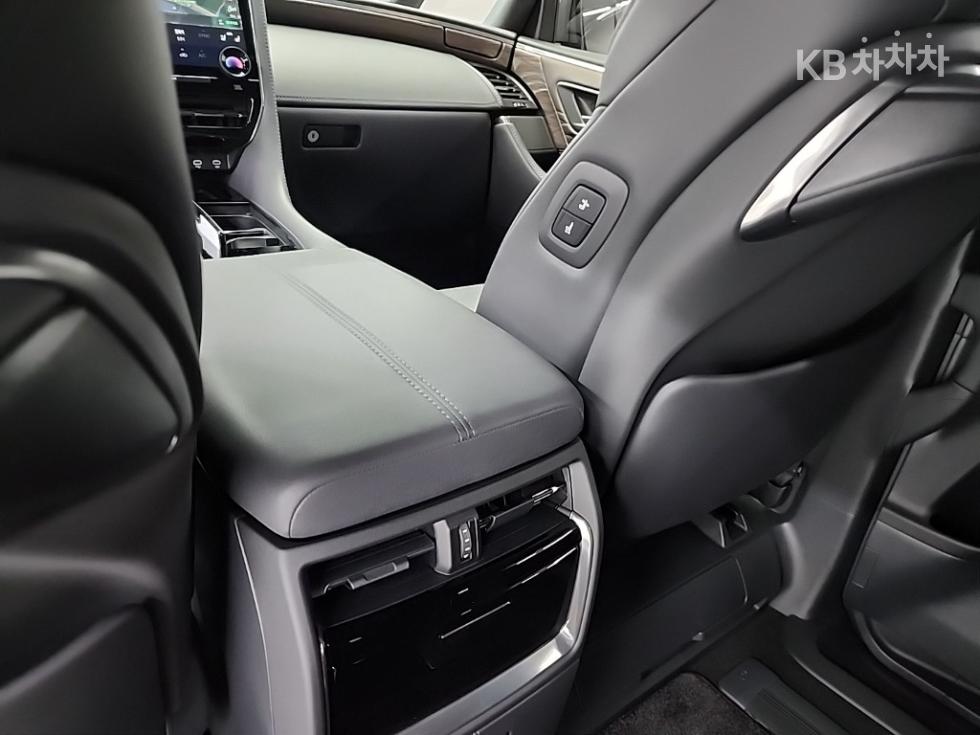 Toyota Alphard — miniaturë 13