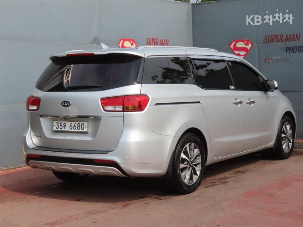 Kia Carnival — miniaturë 3