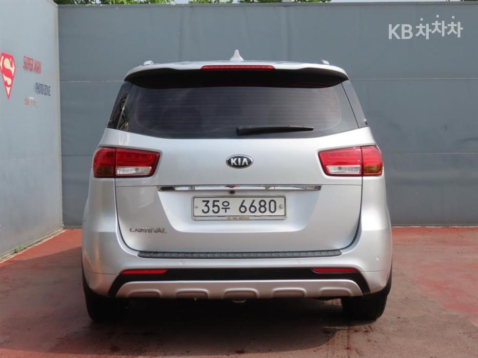 Kia Carnival — miniaturë 4
