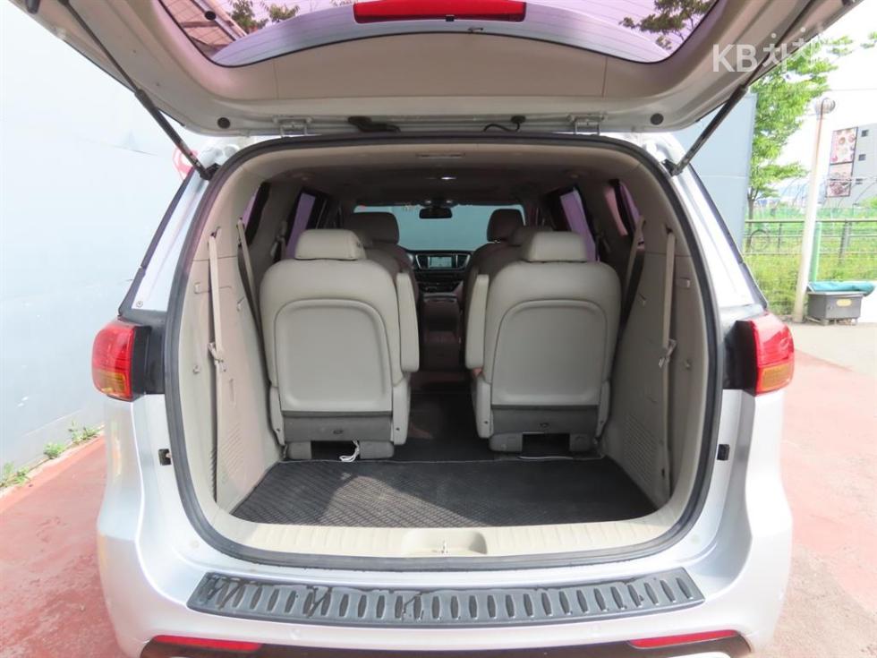 Kia Carnival — miniaturë 5