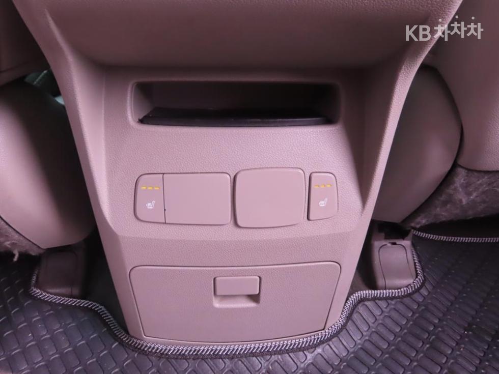 Kia Carnival — miniaturë 7