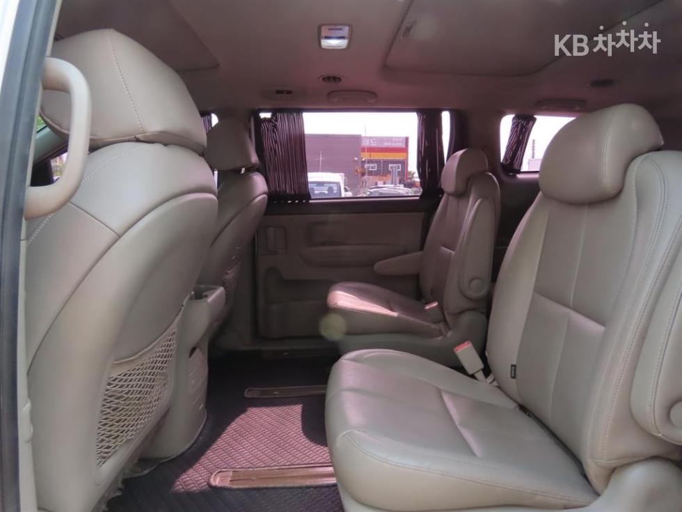 Kia Carnival — miniaturë 8