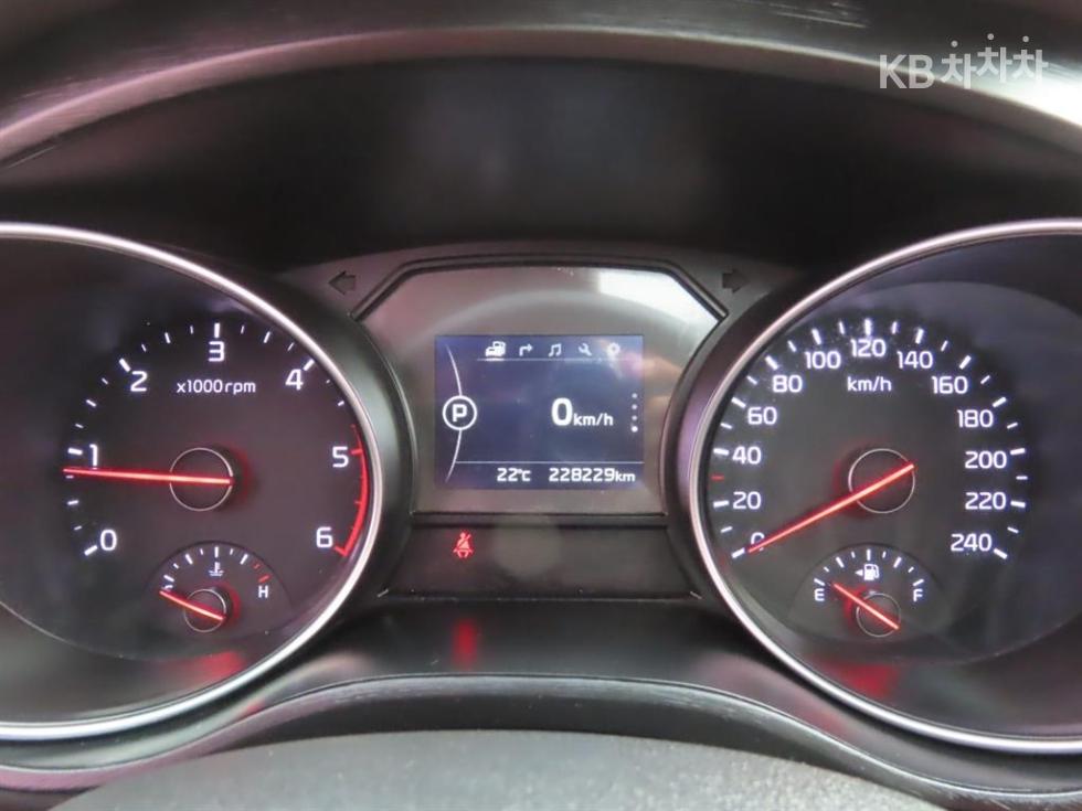 Kia Carnival — miniaturë 11