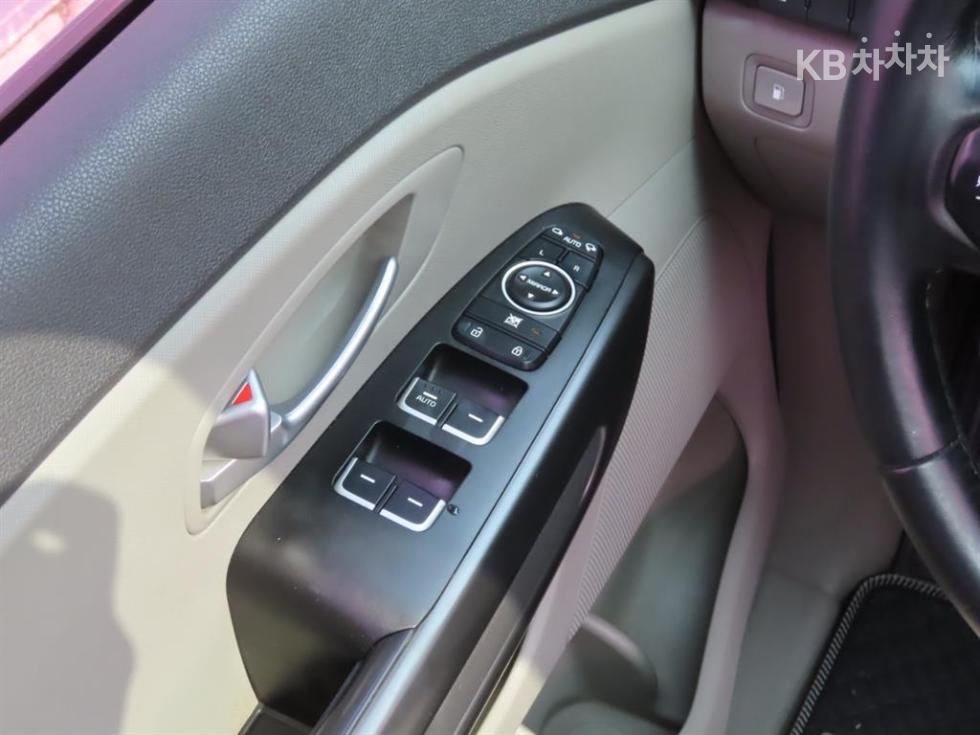Kia Carnival — miniaturë 15