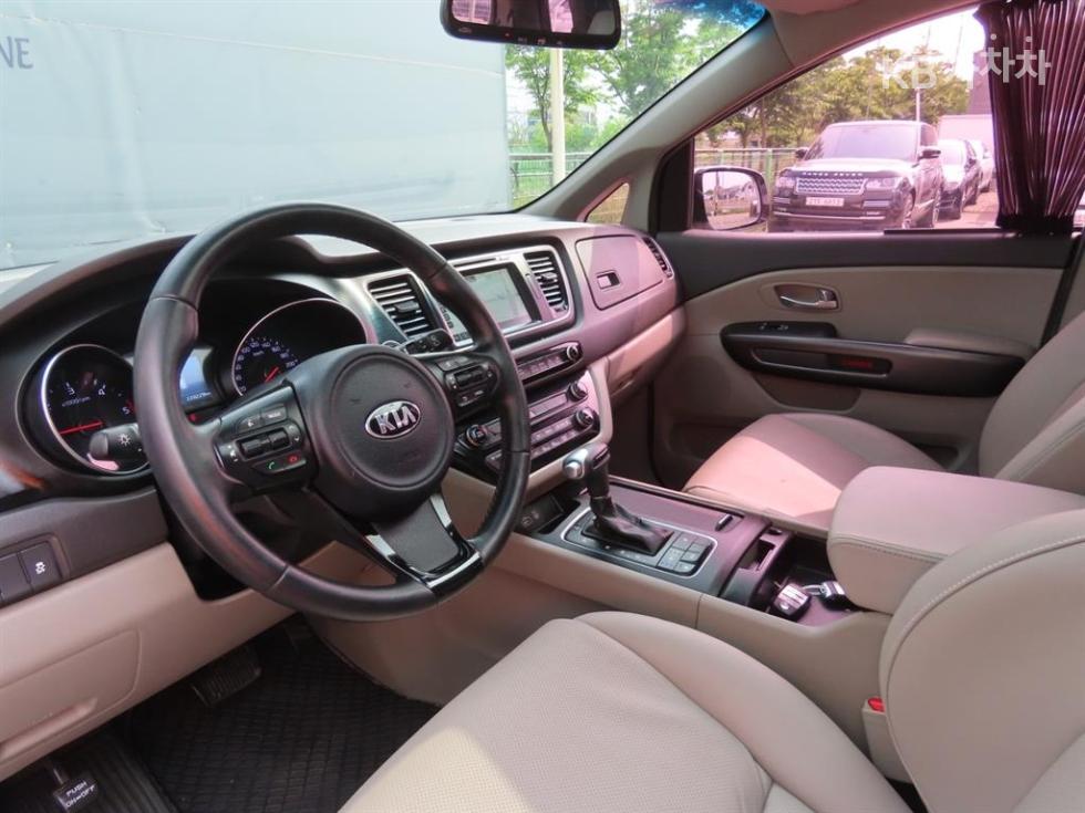 Kia Carnival — miniaturë 16