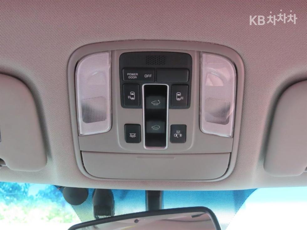 Kia Carnival — miniaturë 18