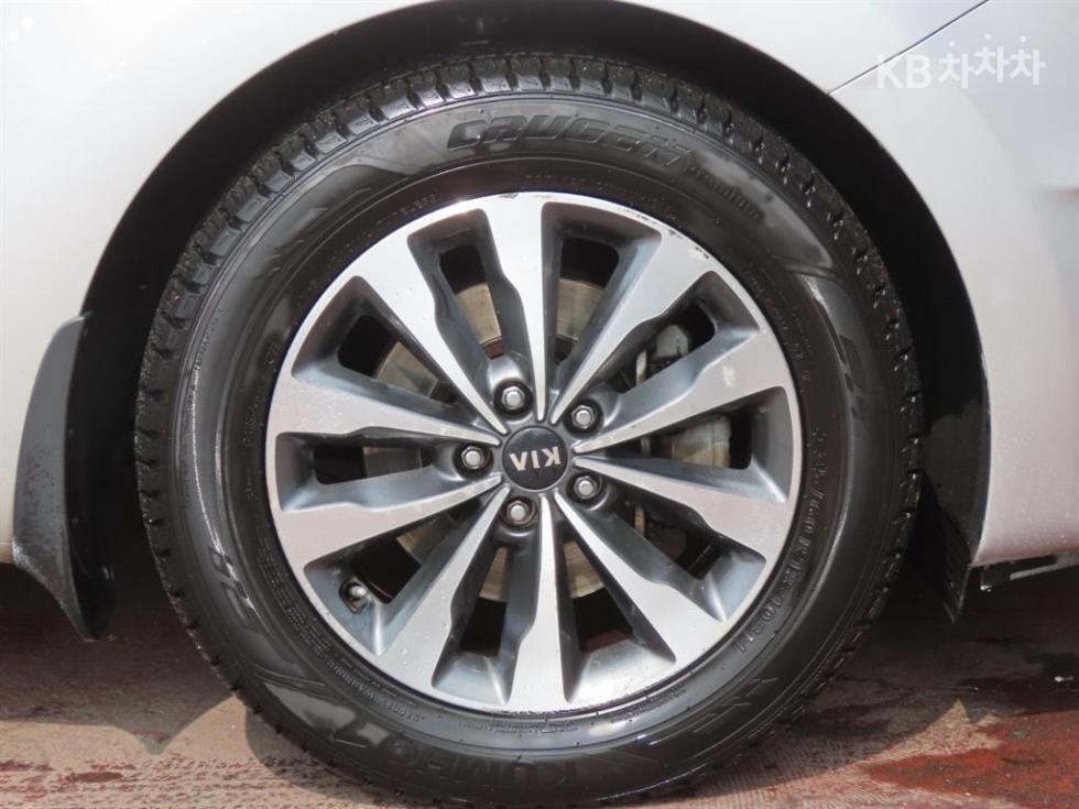 Kia Carnival — miniaturë 20