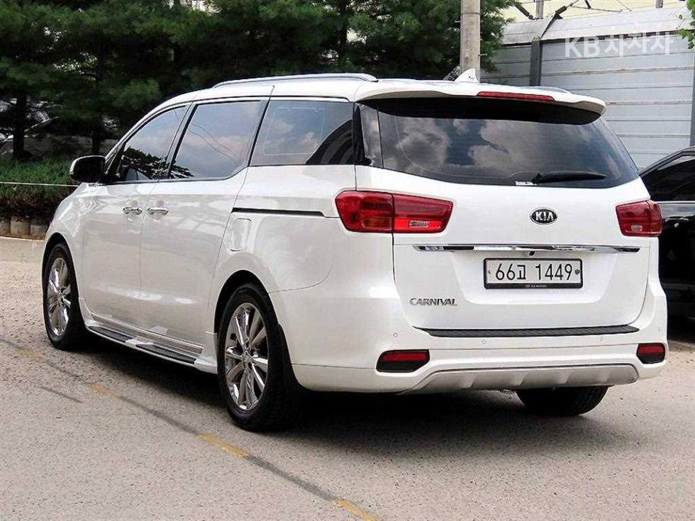 Kia Carnival — miniaturë 3