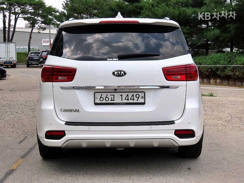 Kia Carnival — miniaturë 4