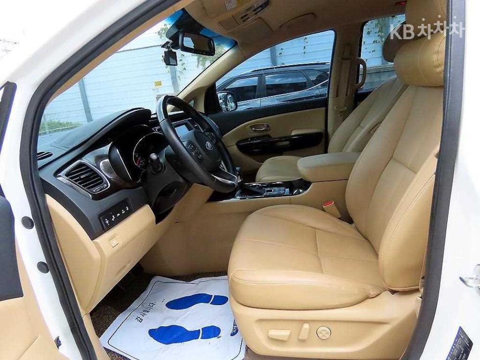 Kia Carnival — miniaturë 5
