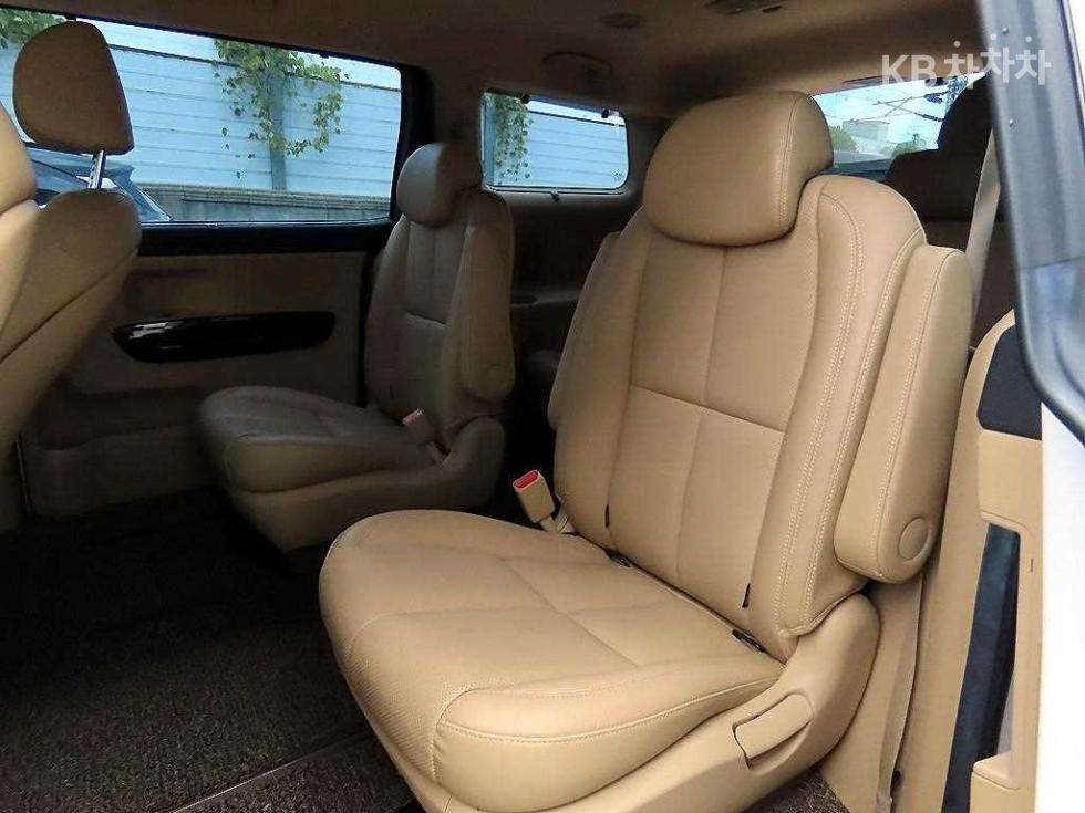 Kia Carnival — miniaturë 6