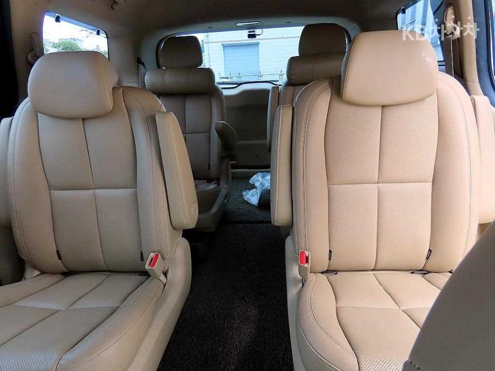 Kia Carnival — miniaturë 7