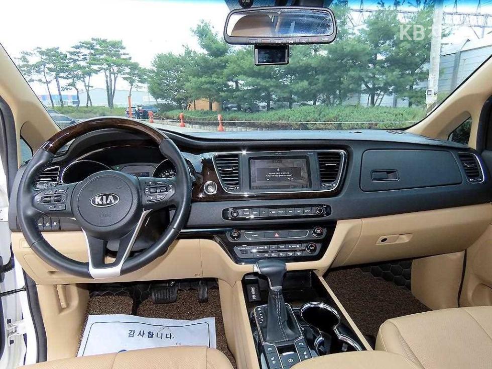 Kia Carnival — miniaturë 8