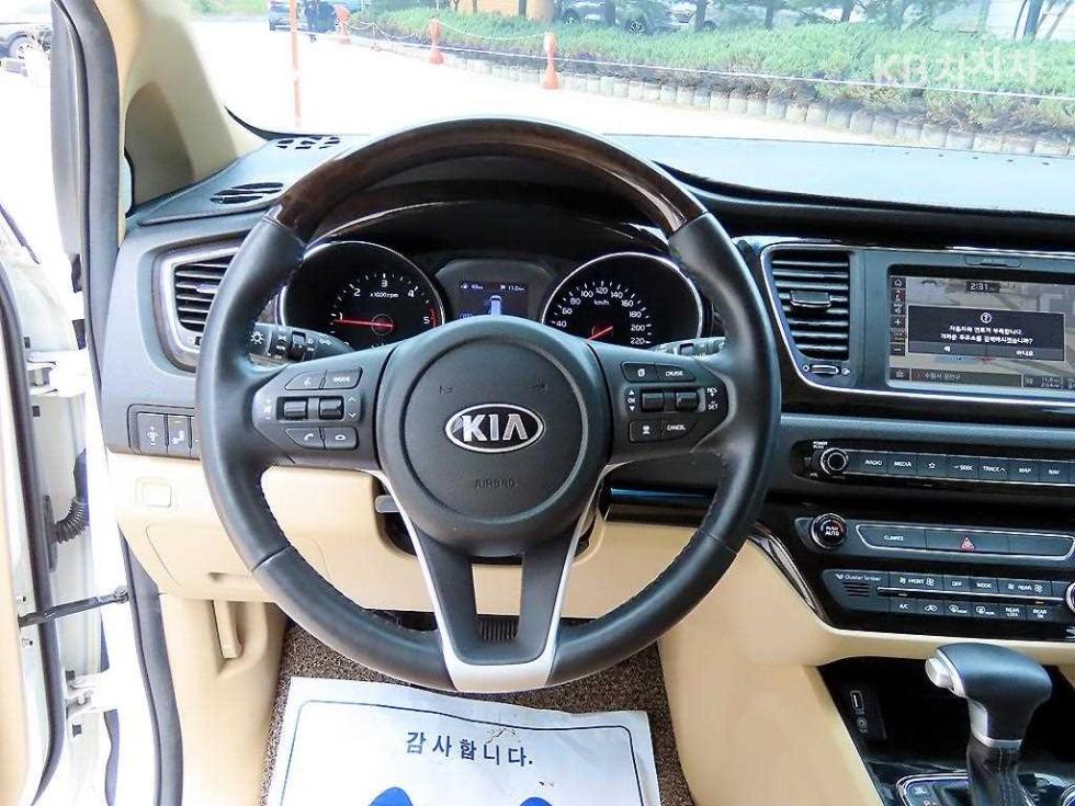 Kia Carnival — miniaturë 9