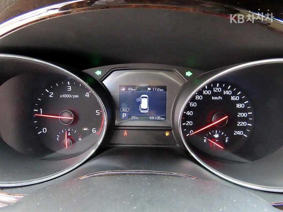 Kia Carnival — miniaturë 10