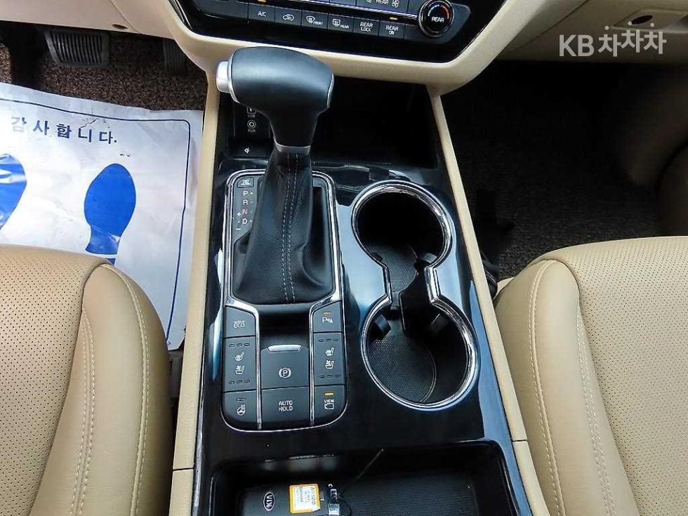 Kia Carnival — miniaturë 11
