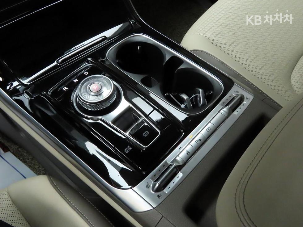 Kia Carnival — miniaturë 10