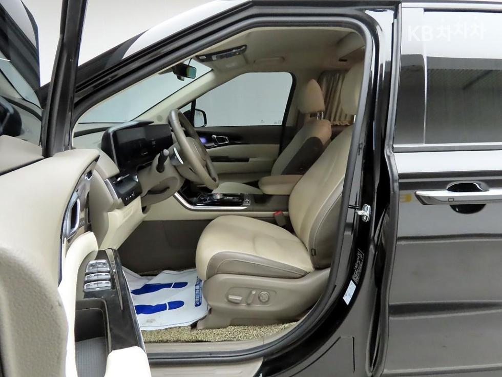 Kia Carnival — miniaturë 11