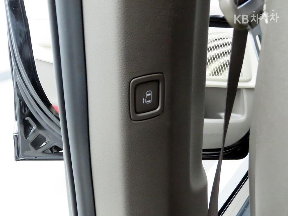 Kia Carnival — miniaturë 16