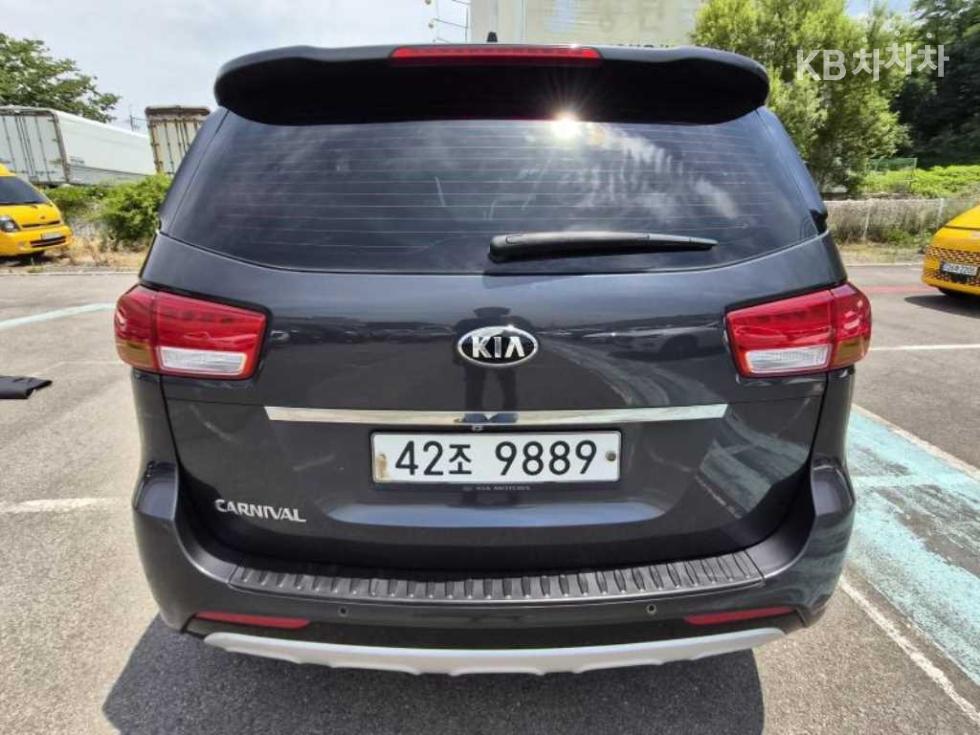 Kia Carnival — miniaturë 4