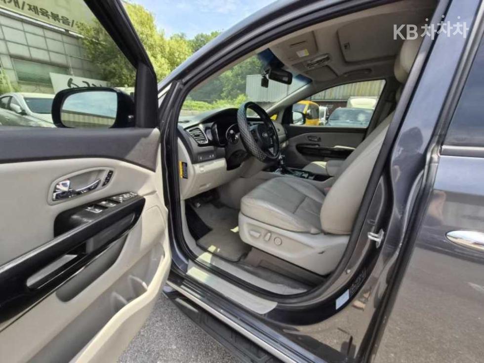 Kia Carnival — miniaturë 5