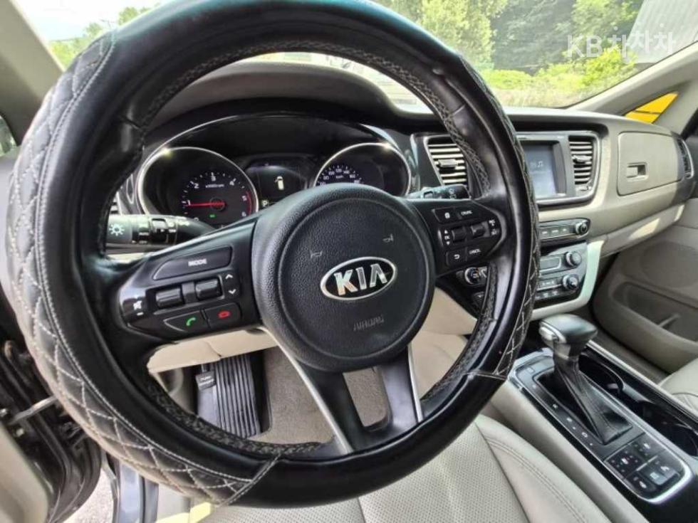 Kia Carnival — miniaturë 6
