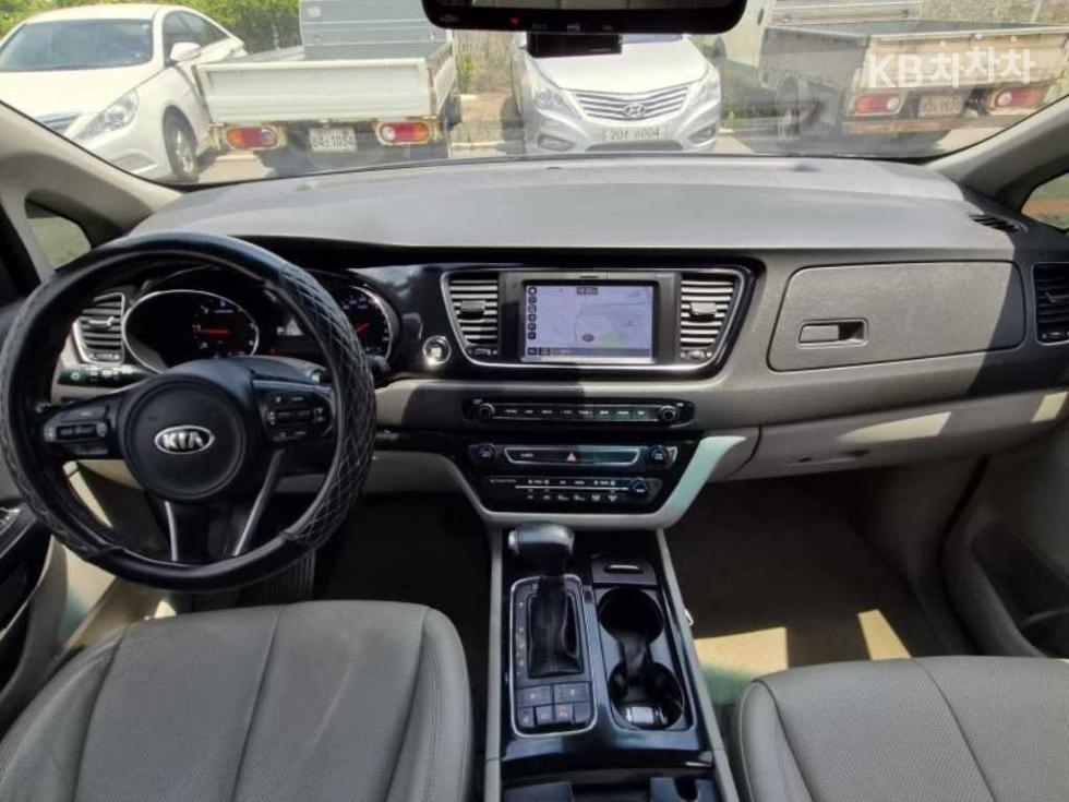 Kia Carnival — miniaturë 8