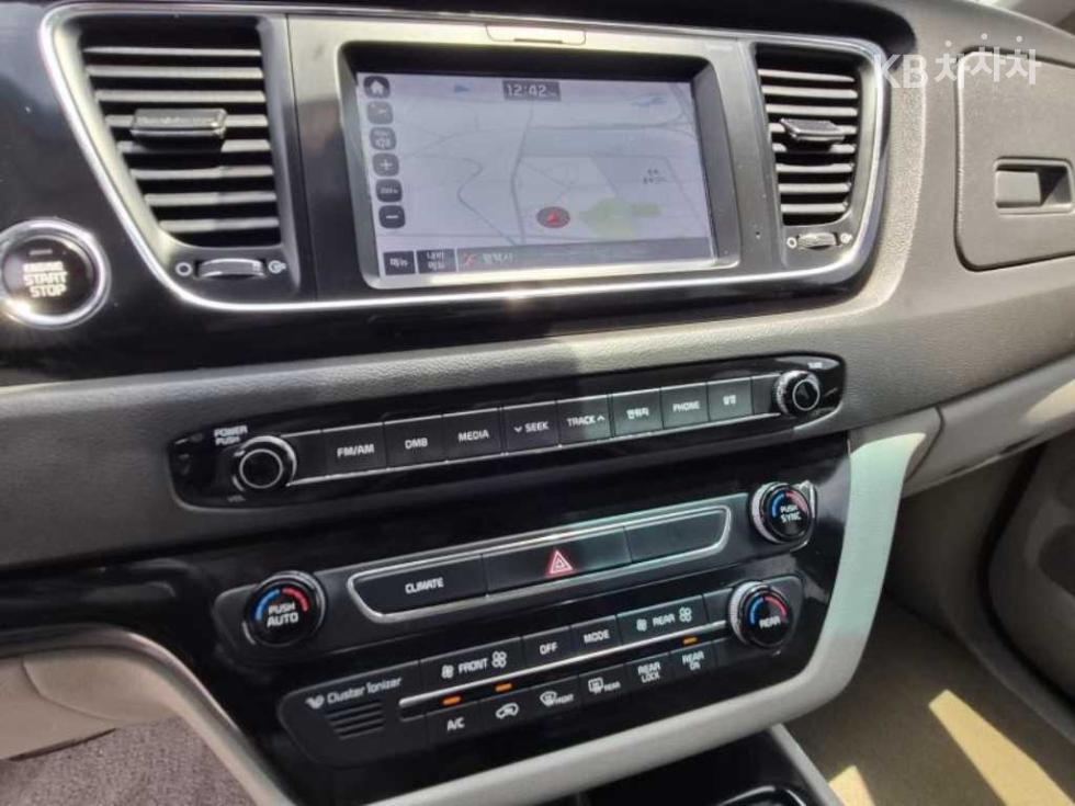Kia Carnival — miniaturë 11
