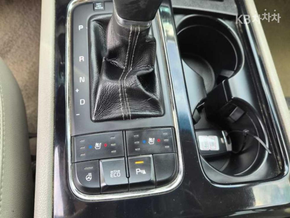 Kia Carnival — miniaturë 13