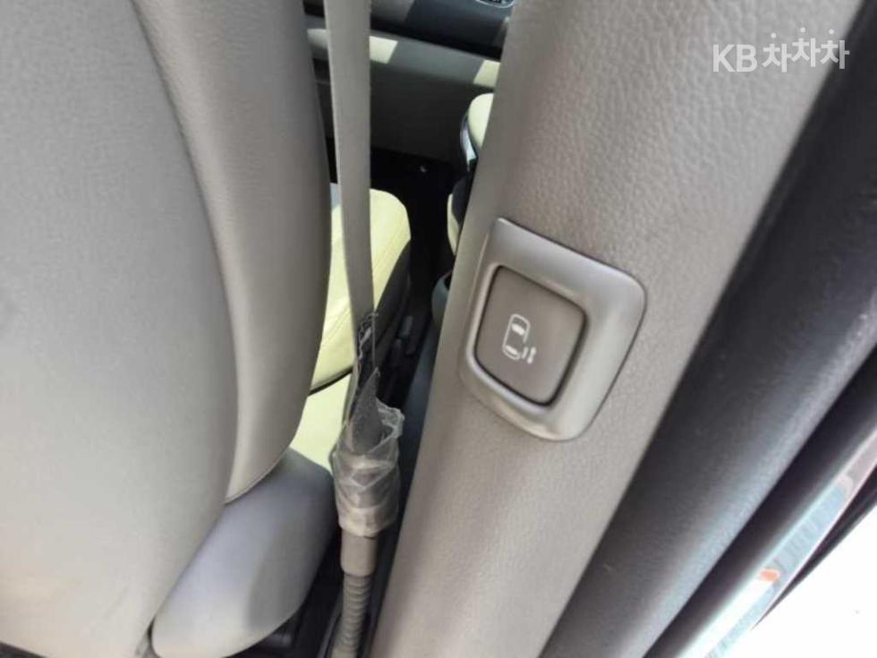 Kia Carnival — miniaturë 16