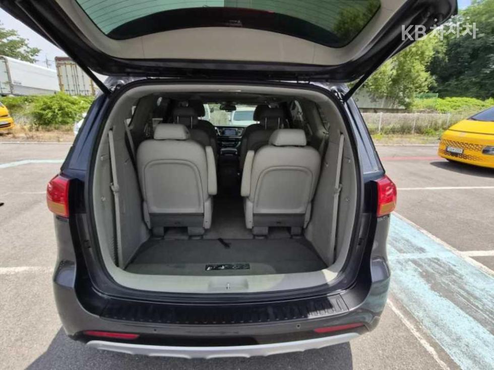 Kia Carnival — miniaturë 17
