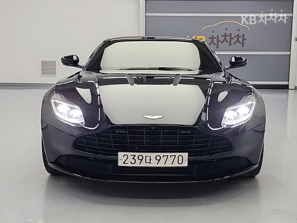 2017 Aston Martin DB11 photo