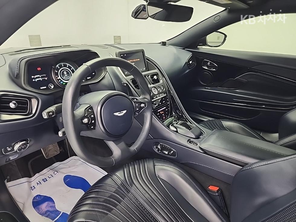 2017 Aston Martin DB11 photo