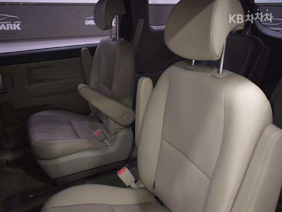 Kia Carnival — miniaturë 7