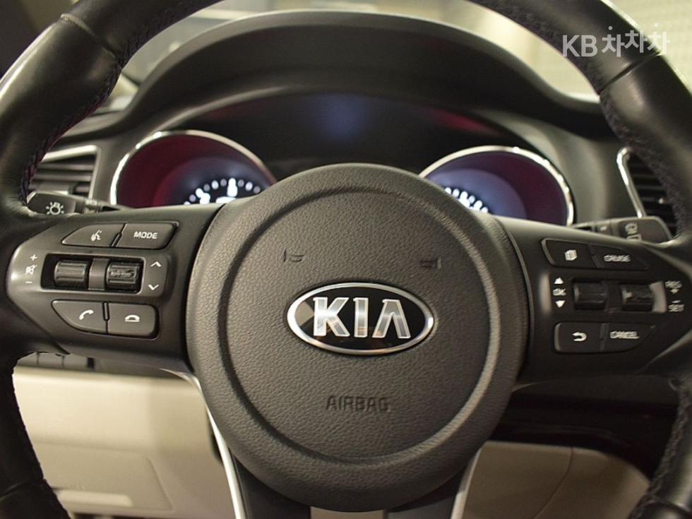 Kia Carnival — miniaturë 5